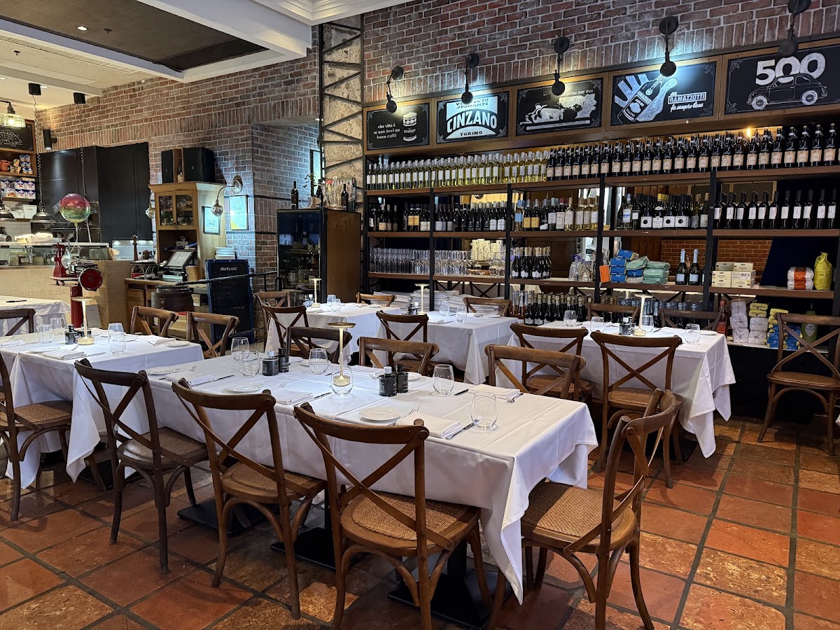 Divino Patio Ristorante, Bar & Pizzeria in Wan Chai