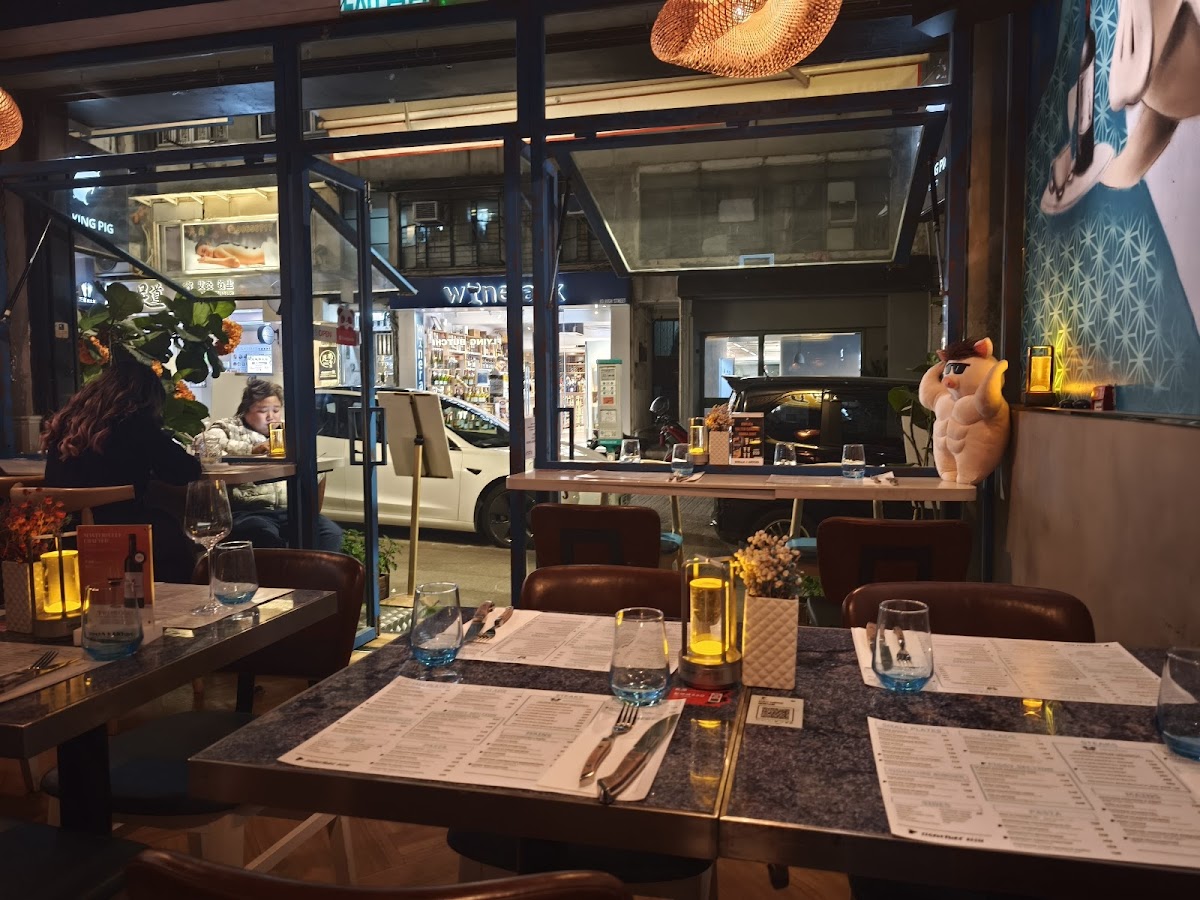 Flying Pig Bistro in Central/Western