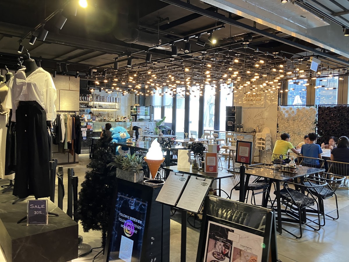 Labels in Tsuen Wan