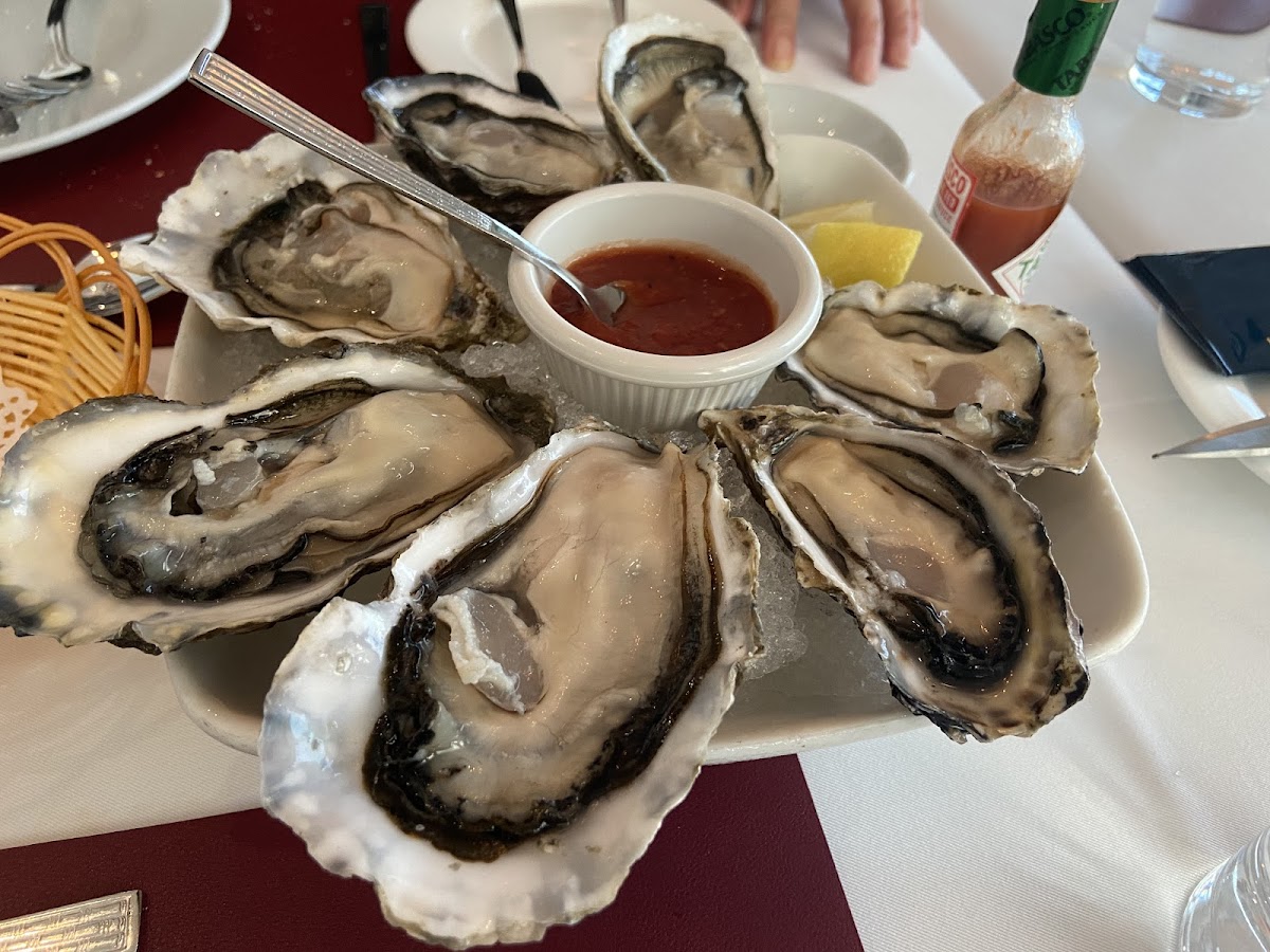 Le Bristol / Le Cafe in Tuen Mun