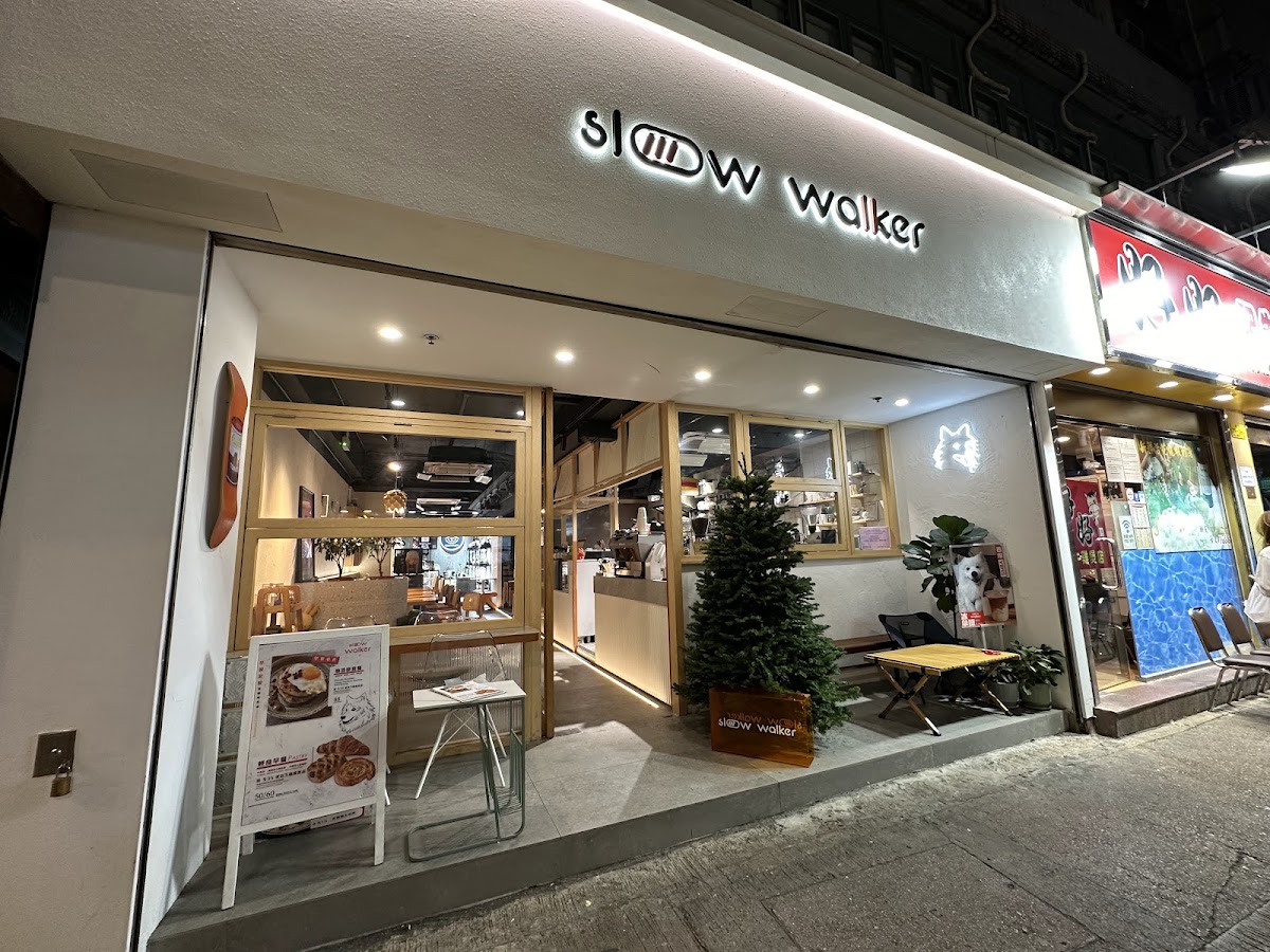 Slow Walker in Tsim Sha Tsui