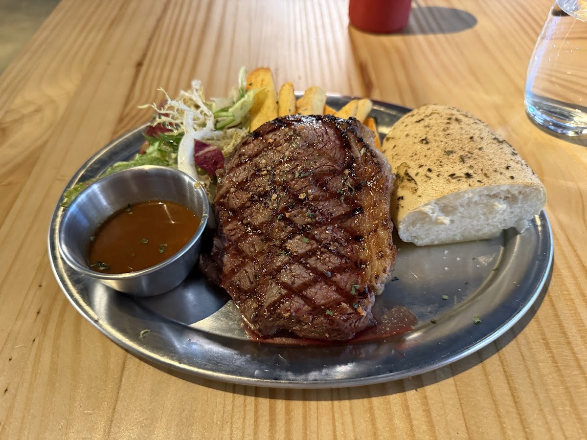 The Bottle & Steak - Fish Market in Central/Western